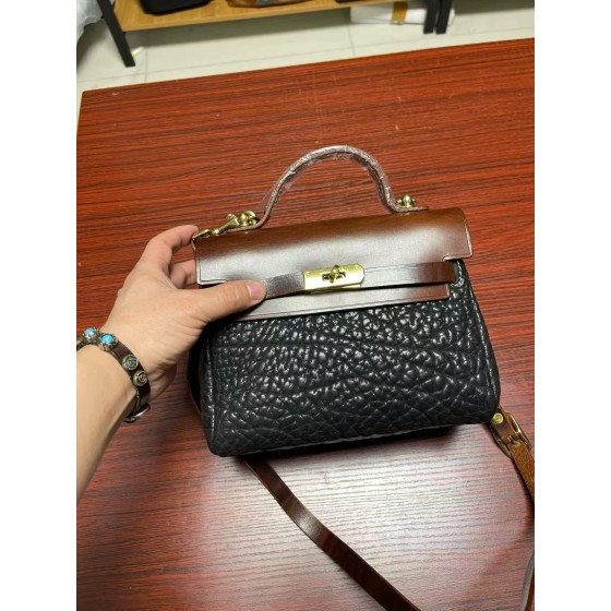 Kelly bag made of thickened vegetable tanned leather with shrinkage texture